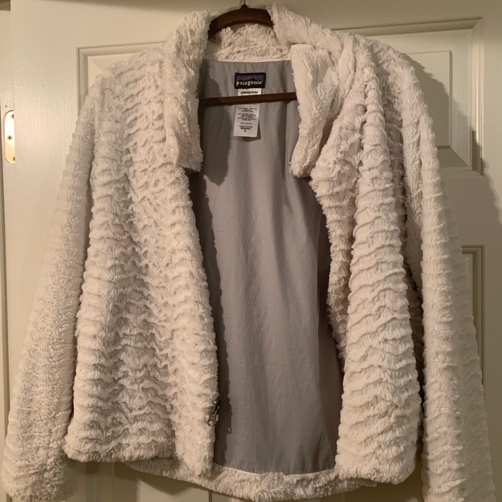 white / off white Patagonia jacket